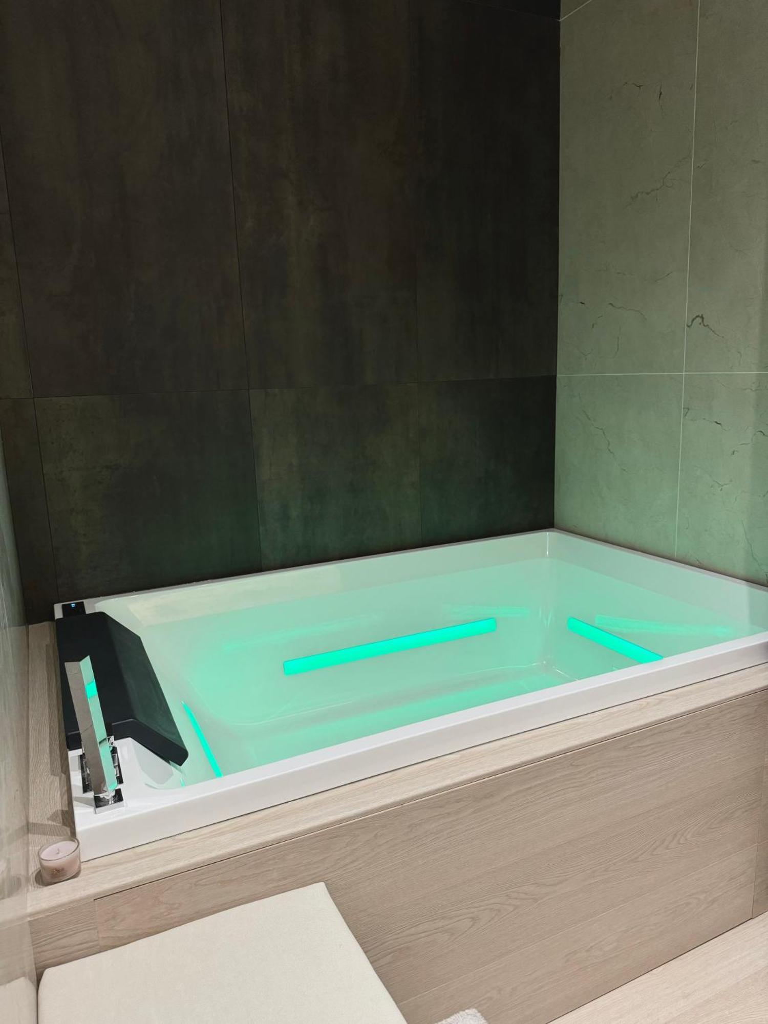 18Zero2 Luxury Rooms バーリ エクステリア 写真